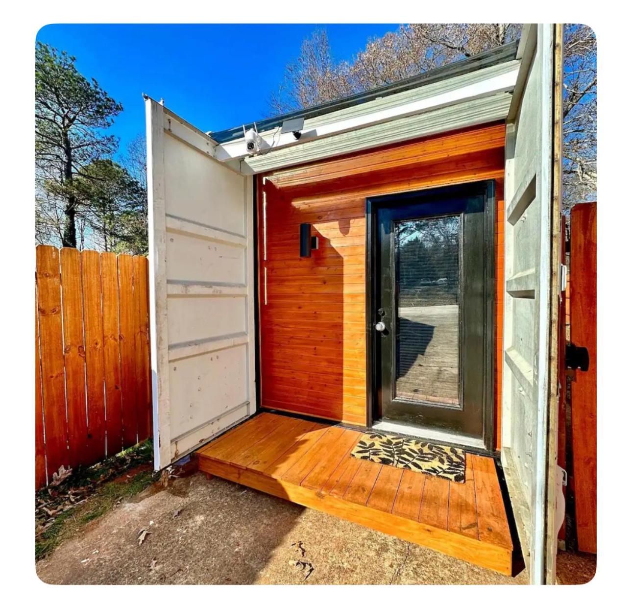 Nomehaus Shipping Container Studio Residential Neighborhood אתנס מראה חיצוני תמונה